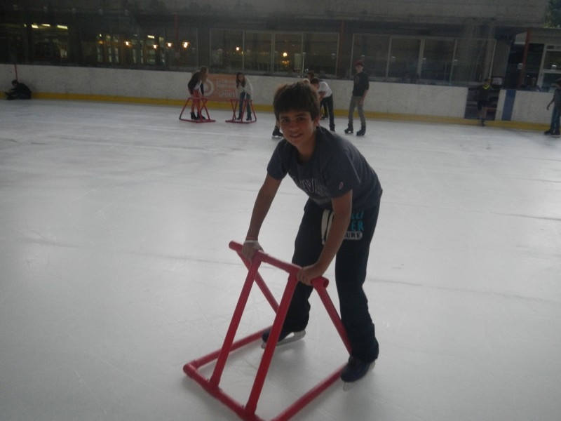 Village Camps International Summer Camp Leysin, Switzerland 2026-08-15 https://www.villagecamps.com/journals_admin/images/697-12-reds ice skate (21).jpg
